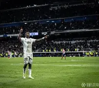 维尼修斯遭遇争议红牌，内马尔乘势反超比分完成逆转
